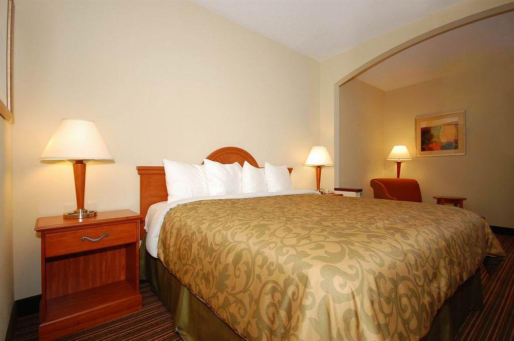 Best Western Plus Edison Inn Garner Ngoại thất bức ảnh